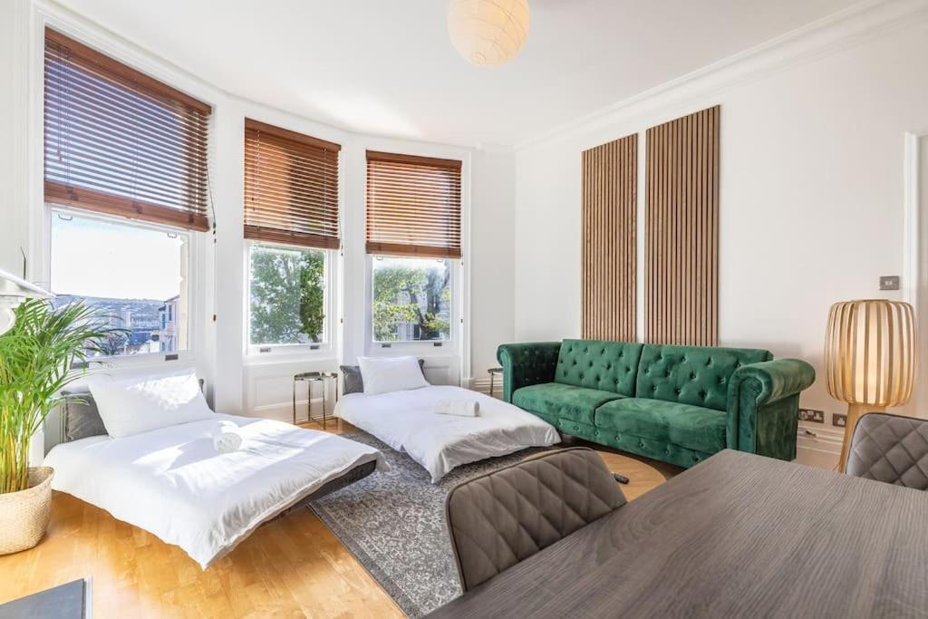 Appartamento Victorian Flat Close To Station With Large Garden Hove Esterno foto